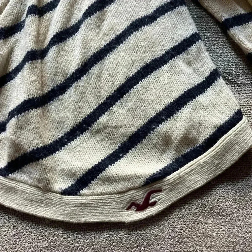 Hollister Cream & Navy Blue Striped Cardigan Sweater - Size Small